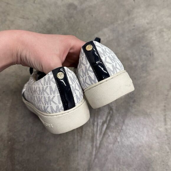 Michael Kors Keaton Lace Up Signature Fashion Sneakers, White/Navy monogram - Picture 6 of 7